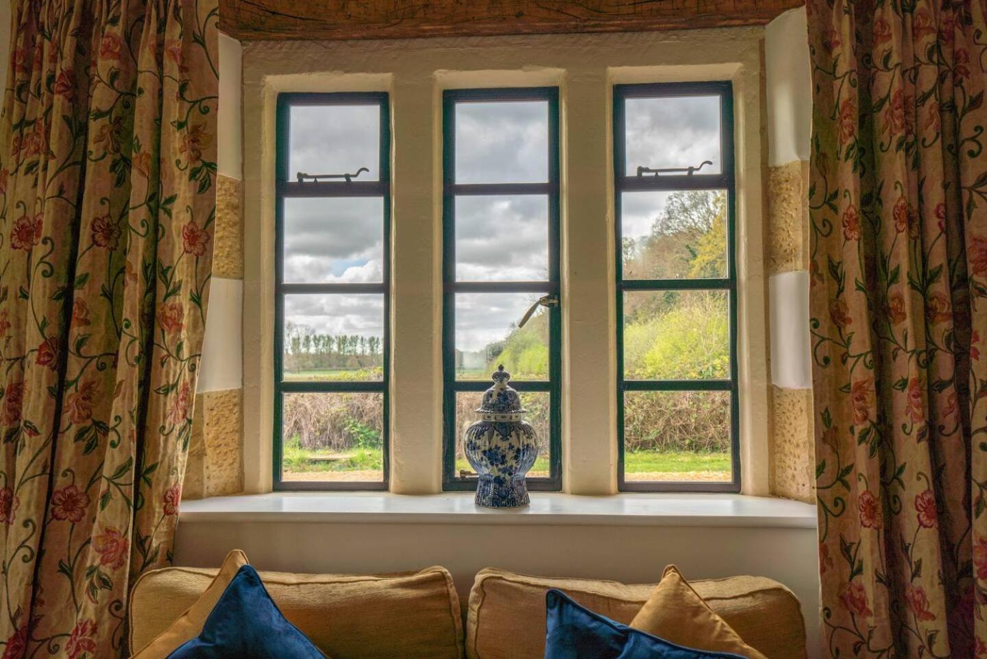 Pass The Keys Fourshires Lodge Wonderful Panoramic Views Moreton-in-Marsh Exterior foto